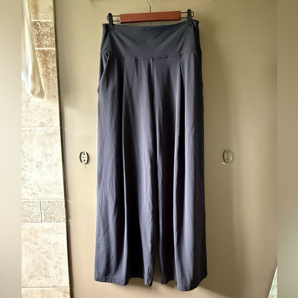 Lululemon Align Palazzo Pant (SHORT) - Picture 6 of 9